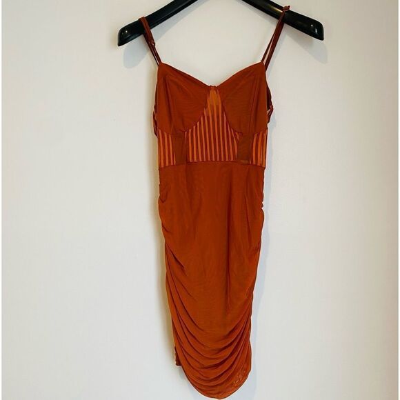 NaaNaa mesh detail body-conscious dress in rust Size 8 - Picture 4 of 8
